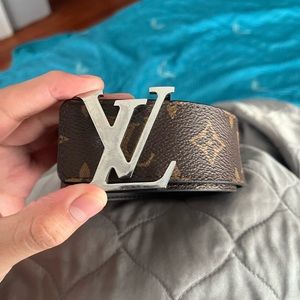 Authentic Louis Vuitton Men’s Belt size 31, LV BELT USED(FLAW POSTED ABOVE)